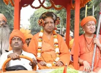 Dussehra 2025: गोरक्षपीठ से निकलेगी भव्य शोभायात्रा, विजयरथ पर सवार रहेंगे CM योगी