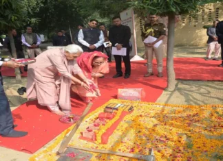 राज्यपाल आनंदीबेन पटेल ने राजभवन में स्केटिंग रिंग पर शेड निर्माण कार्य का किया शिलान्यास