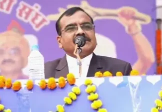 ‘जब तक कोई ब्राह्मण अपनी बेटी…’, आरक्षण को लेकर IAS अधिकारी के बयान पर मचा बवाल, CM से कार्रवाई की मांग