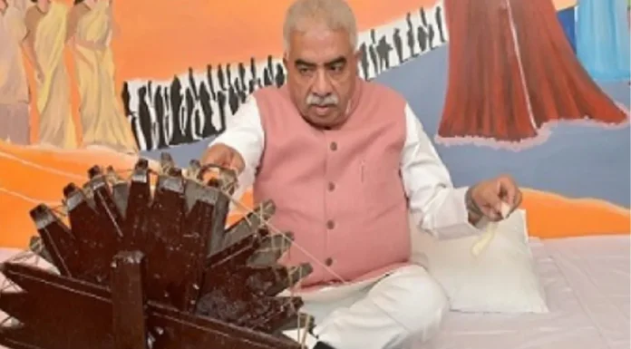 Khadi Festival-2025: महात्मा गांधी का स्वावलंबन फिर से बन रहा राष्ट्रीय शान…बोले राकेश सचान, राज्य स्तरीय उत्कृष्ट इकाइयों में मेरठ का मिला प्रथम पुरस्कार