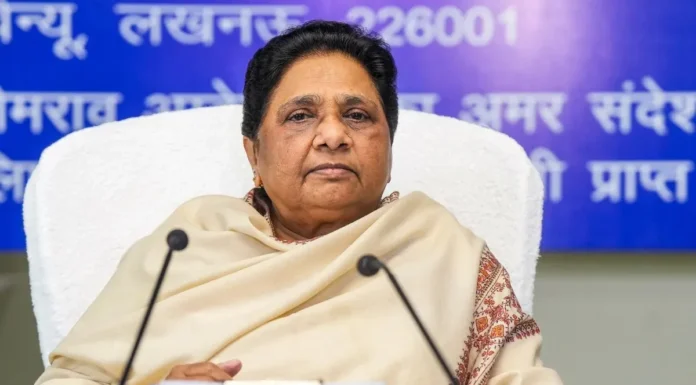सरकार की गलत नीतियों के कारण संकट में श्रमिकों का जीवन, बसपा पदाधिकारियों से बोलीं मायावती- जन आंदोलन को करें और मजबूत
